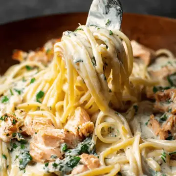 Salmon Pasta with a Creamy Garlic Sauce