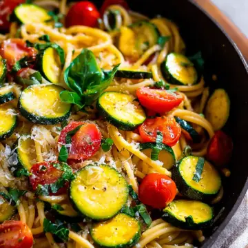 Pasta with Zucchini and Tomatoes