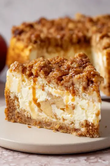 Apple Crumble Cheesecake