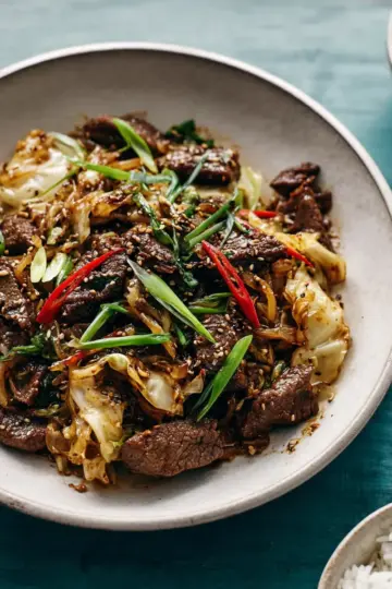 Black Pepper Beef and Cabbage Stir-Fry